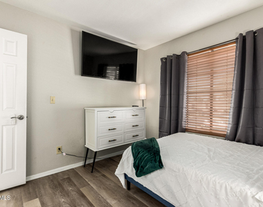 1001 N Pasadena -- - Photo Thumbnail 16