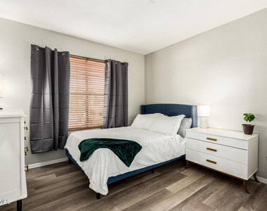 1001 N Pasadena -- - Photo Thumbnail 17