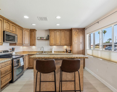 2234 N 74th Way - Photo Thumbnail 6