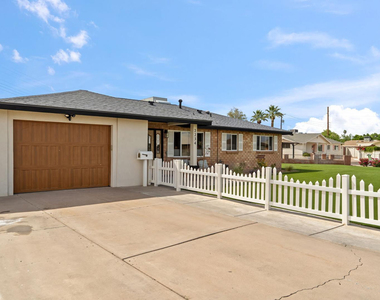 2234 N 74th Way - Photo Thumbnail 2