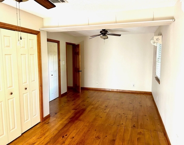 131 Southwood Shores Drive - Photo Thumbnail 10