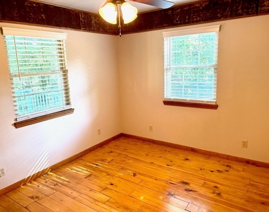 131 Southwood Shores Drive - Photo Thumbnail 11