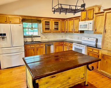 131 Southwood Shores Drive - Photo Thumbnail 4