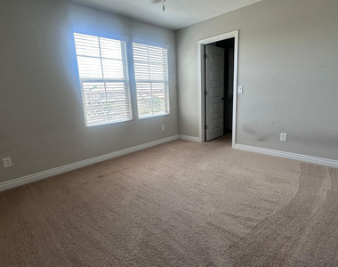 10015 E Wavelength Avenue - Photo Thumbnail 15