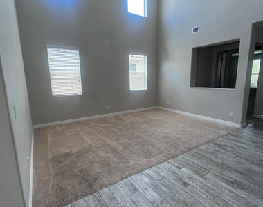 10015 E Wavelength Avenue - Photo Thumbnail 4