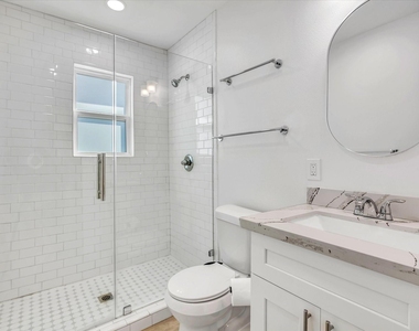 5301 Avenue M - Photo Thumbnail 6