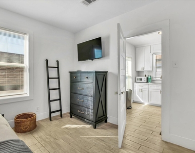 5301 Avenue M - Photo Thumbnail 12