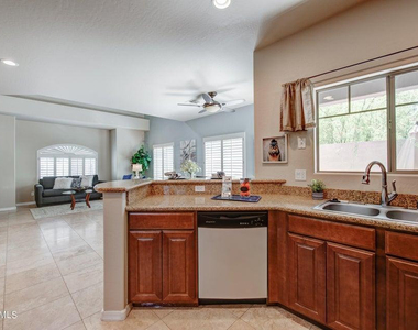 1120 S Ash Avenue - Photo Thumbnail 5