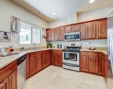 1120 S Ash Avenue - Photo Thumbnail 4