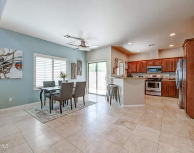 1120 S Ash Avenue - Photo Thumbnail 3