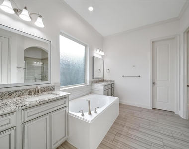 11030 Sarah Bluff Lane - Photo Thumbnail 22