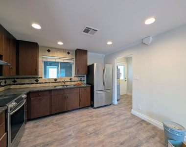 13208 W Tuckey Lane - Photo Thumbnail 16