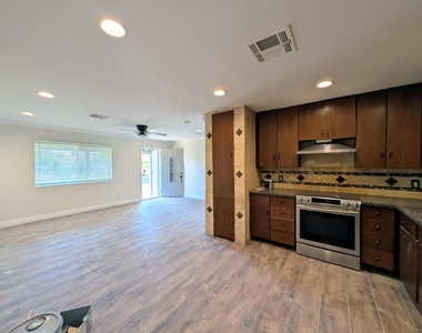 13208 W Tuckey Lane - Photo Thumbnail 14
