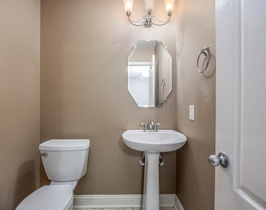 7911 Forest Stone Street - Photo Thumbnail 17