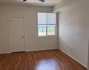 3302 N 7th Street - Photo Thumbnail 5