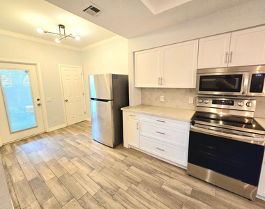 101 N 7th Street - Photo Thumbnail 5