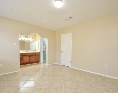 10119 Leawood - Photo Thumbnail 17