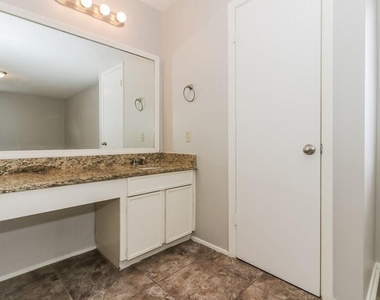 11923 Yeatmah Lane - Photo Thumbnail 10