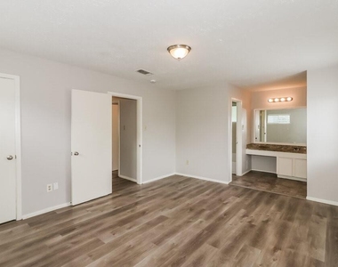 11923 Yeatmah Lane - Photo Thumbnail 8