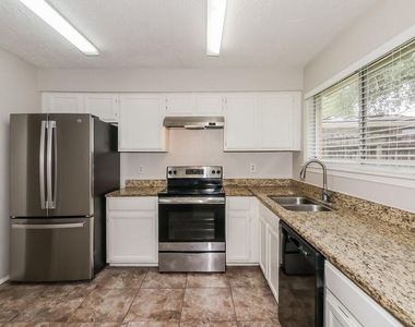 11923 Yeatmah Lane - Photo Thumbnail 6