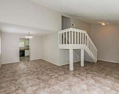 11923 Yeatmah Lane - Photo Thumbnail 2