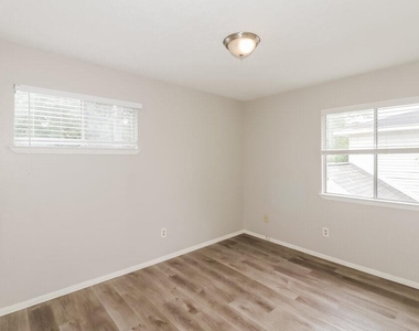 11923 Yeatmah Lane - Photo Thumbnail 12