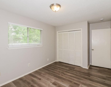 11923 Yeatmah Lane - Photo Thumbnail 11