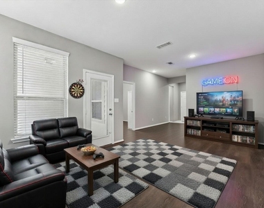 8612 Cedardale Park Drive - Photo Thumbnail 13