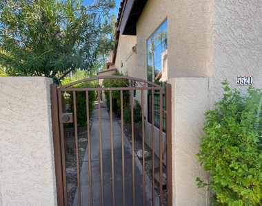 5521 E Paradise Drive - Photo Thumbnail 18