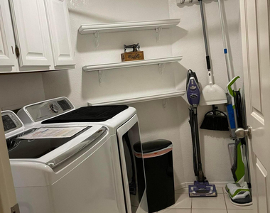 5521 E Paradise Drive - Photo Thumbnail 5