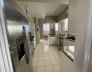 5521 E Paradise Drive - Photo Thumbnail 13