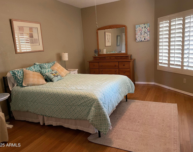 5521 E Paradise Drive - Photo Thumbnail 8