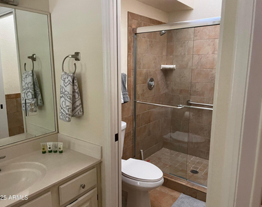 5521 E Paradise Drive - Photo Thumbnail 6