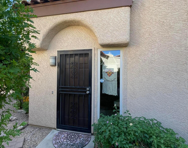 5521 E Paradise Drive - Photo Thumbnail 17