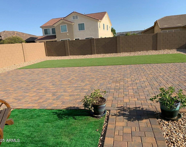 341 E Rio Place - Photo Thumbnail 12