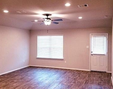 519 Green Clover Lane - Photo Thumbnail 4
