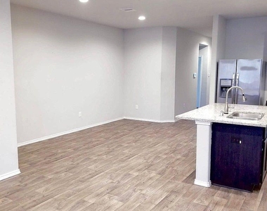 519 Green Clover Lane - Photo Thumbnail 3
