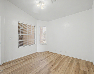 930 E Harwell Road - Photo Thumbnail 24