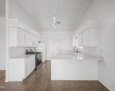 930 E Harwell Road - Photo Thumbnail 10
