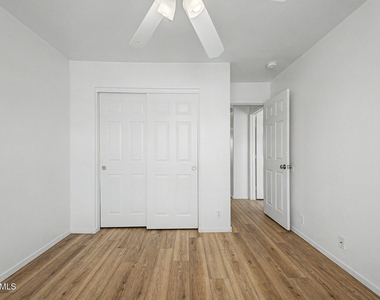 930 E Harwell Road - Photo Thumbnail 27