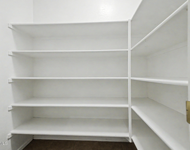 930 E Harwell Road - Photo Thumbnail 15