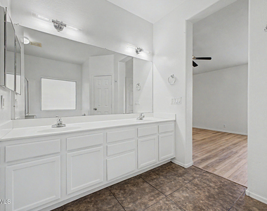 930 E Harwell Road - Photo Thumbnail 21