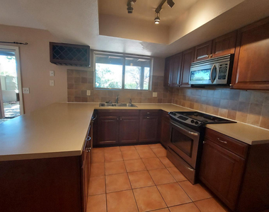 2604 Inverrary Drive - Photo Thumbnail 4