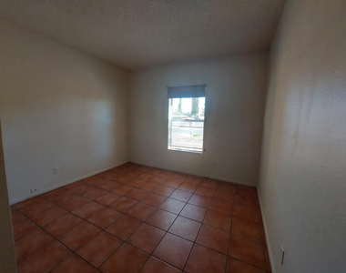 2604 Inverrary Drive - Photo Thumbnail 9