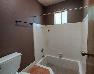 2604 Inverrary Drive - Photo Thumbnail 8