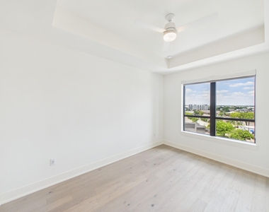 929 Westcott - Photo Thumbnail 7