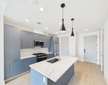 929 Westcott - Photo Thumbnail 3