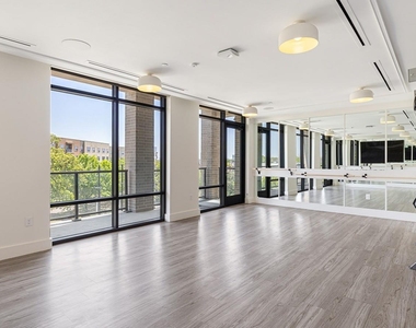 929 Westcott - Photo Thumbnail 17