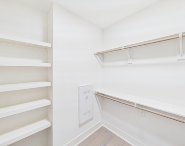 929 Westcott - Photo Thumbnail 11