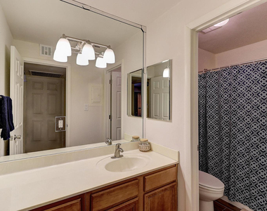 4354 N 82nd Street - Photo Thumbnail 5